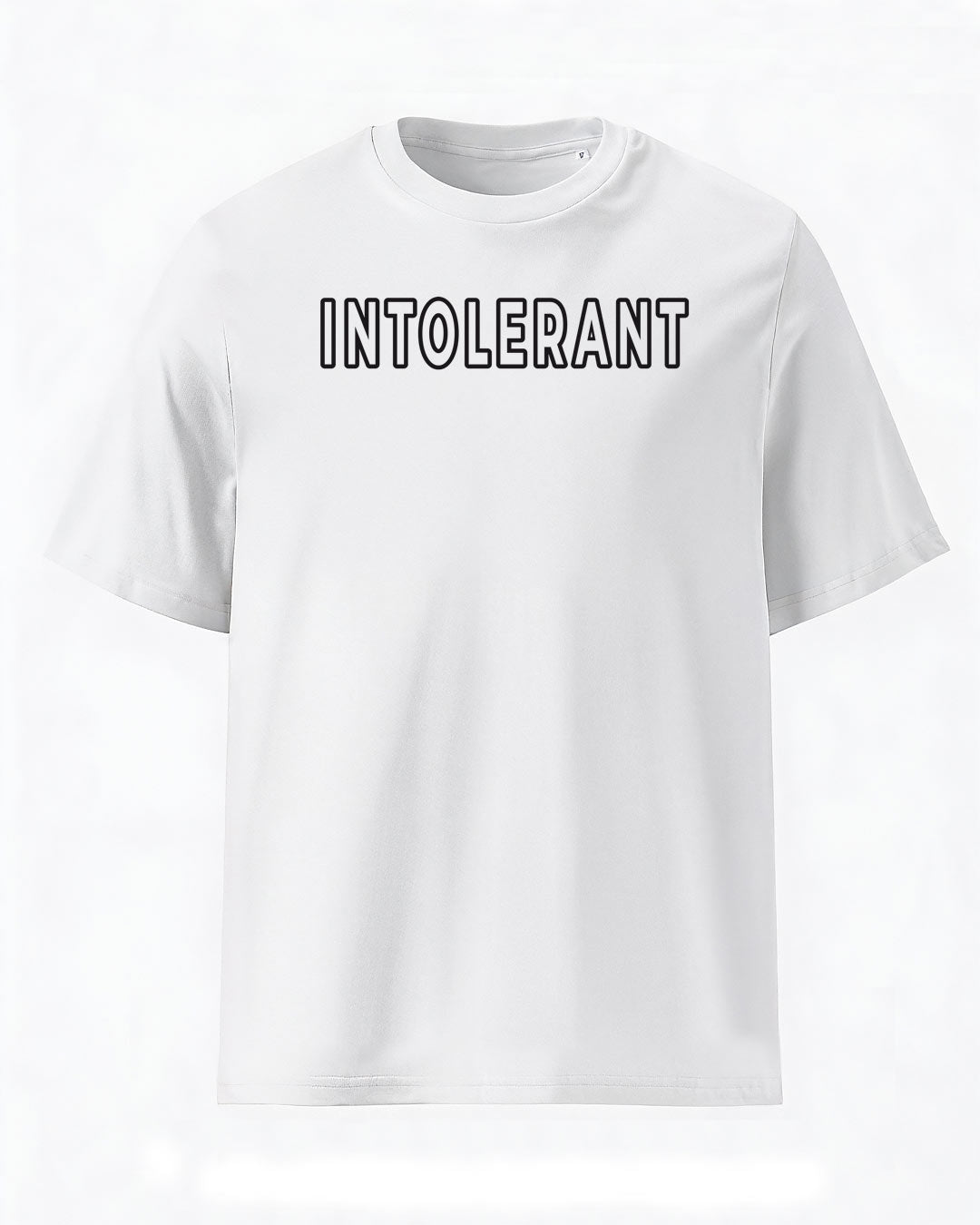 Hochwertiges weißes unisex T-Shirt der INTOLERANT Classic Edition in der Frontalansicht – Arctic White mit markantem schwarzen Logo-Druck.