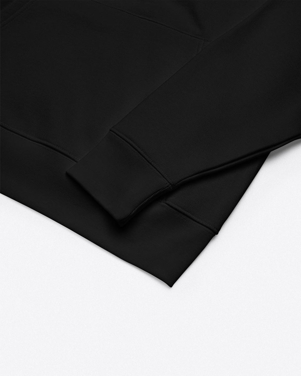 Die Detailaufnahme des hochwertigen INTOLERANT Minimal Hoodies bestehend aus 100 % schwerer Bio-Baumwolle (350 g/m²) zeigt die saubere Verarbeitung der Nähte.