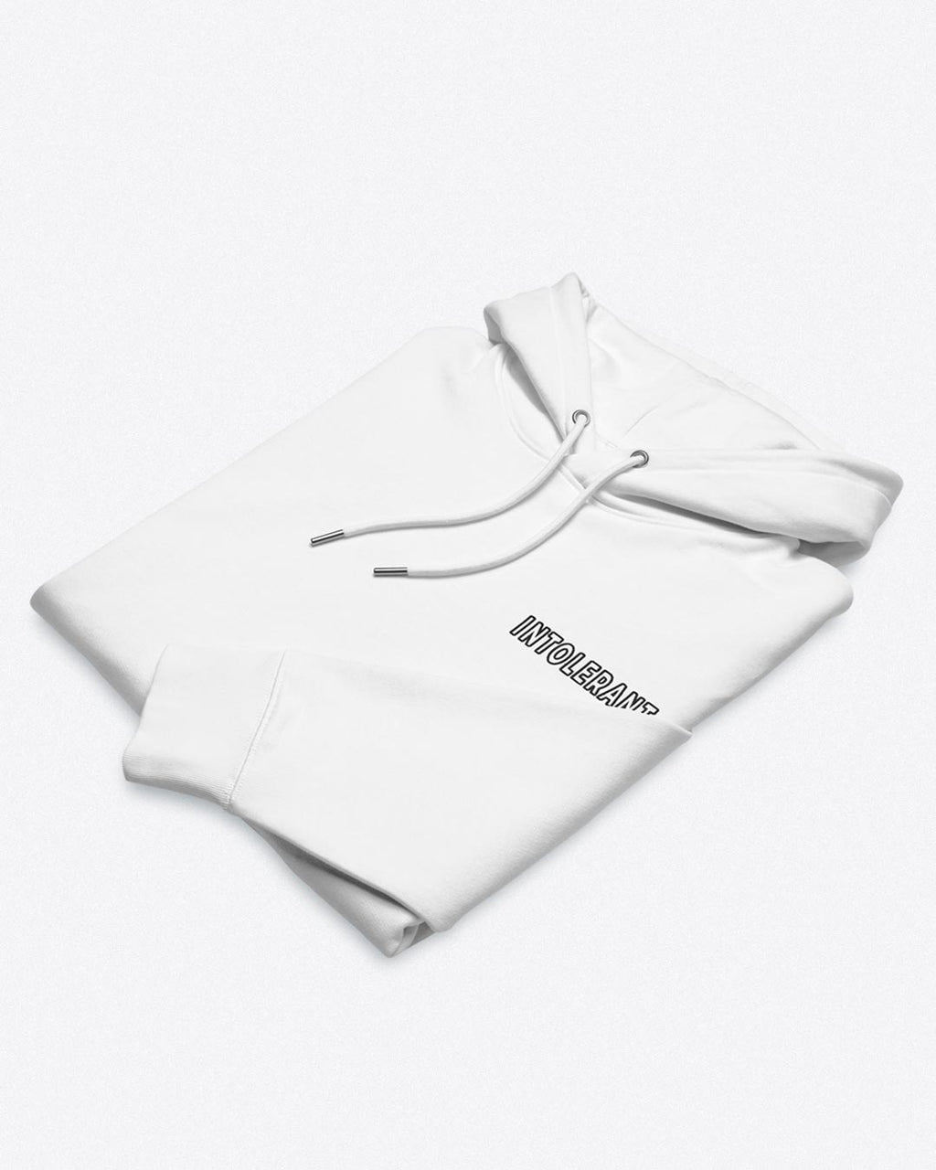 Nahaufnahme des hochwertigen weißen INTOLERANT Hoodies der Minimal Edition – fühlbare Qualität und erstklassige Veredelung.