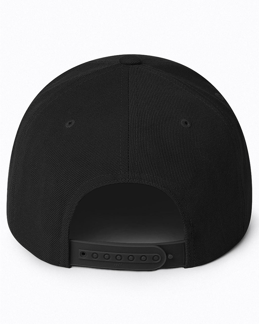 Rückansicht der schwarzen INTOLERANT Essential Snapback Cap mit verstellbarem Kunststoff-Verschluss zur individuellen Größenanpassung. Für optimalen Sitz.